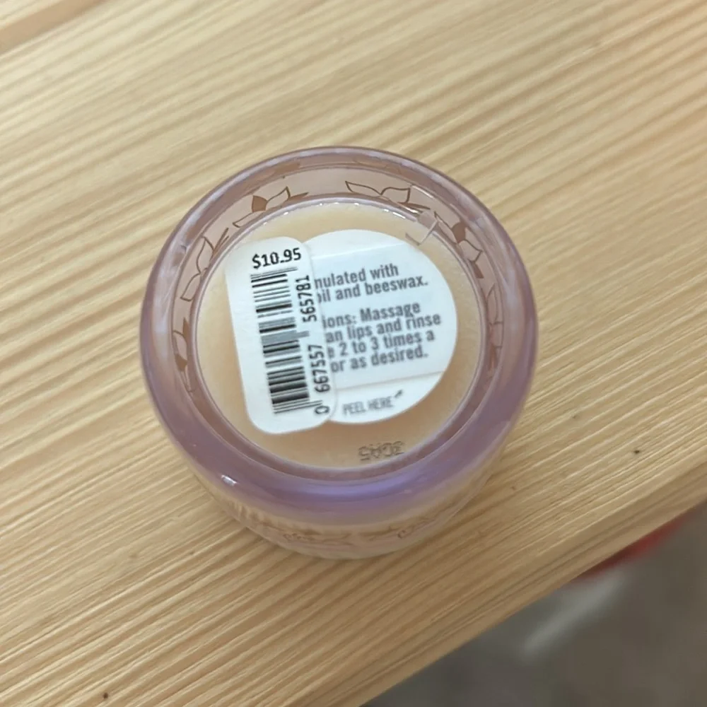 Bath & Body Works vanilla lip scrub